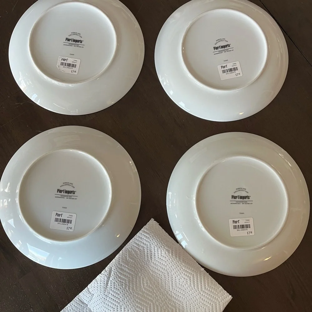Set/4 Pier 1 Imports Ceramic 8.25” Plates Italian Tomato Fresh Market variety.